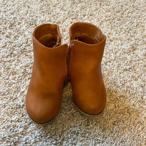 Cognac Carters booties, size 5